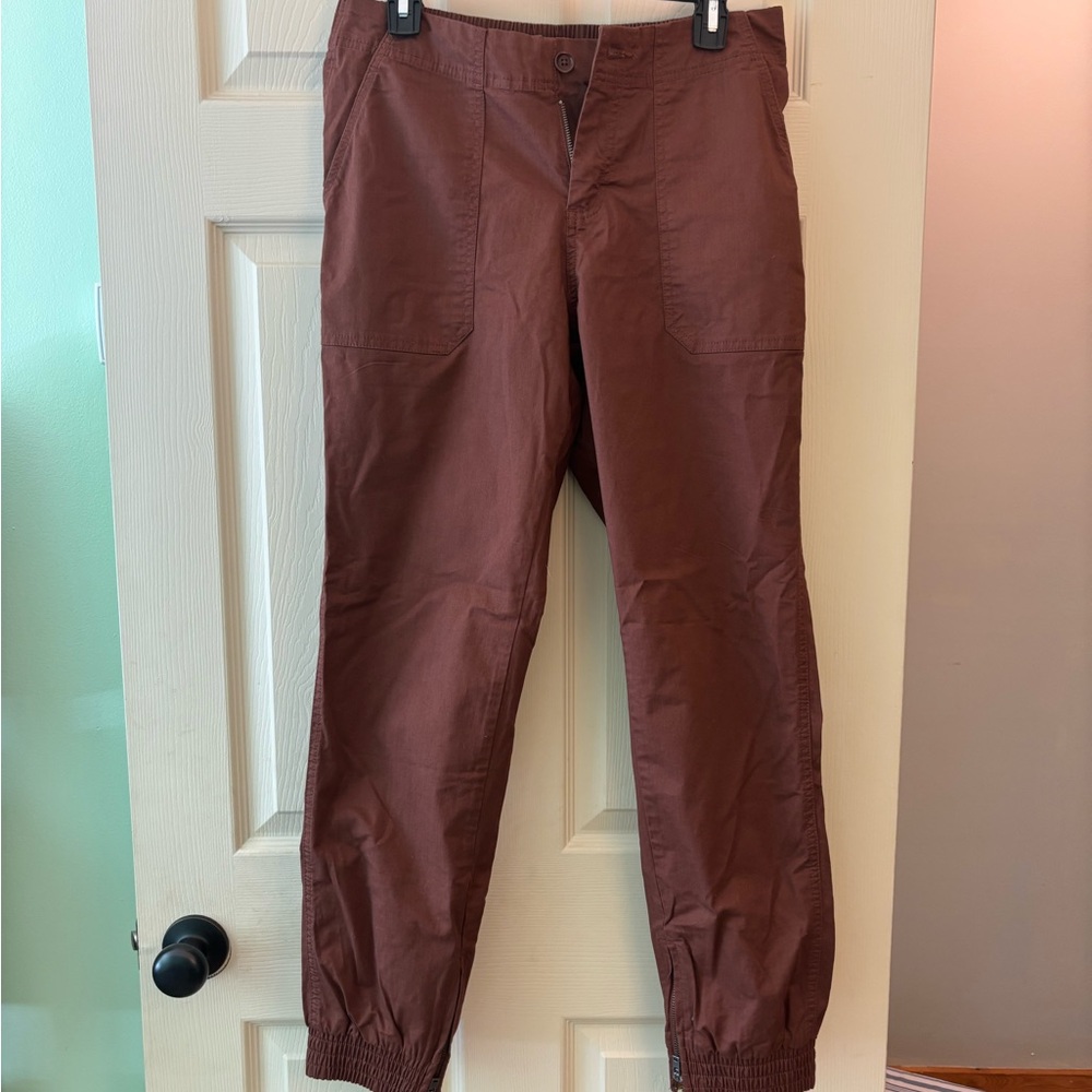 Pact Women’s Jogger Chinos in Brown